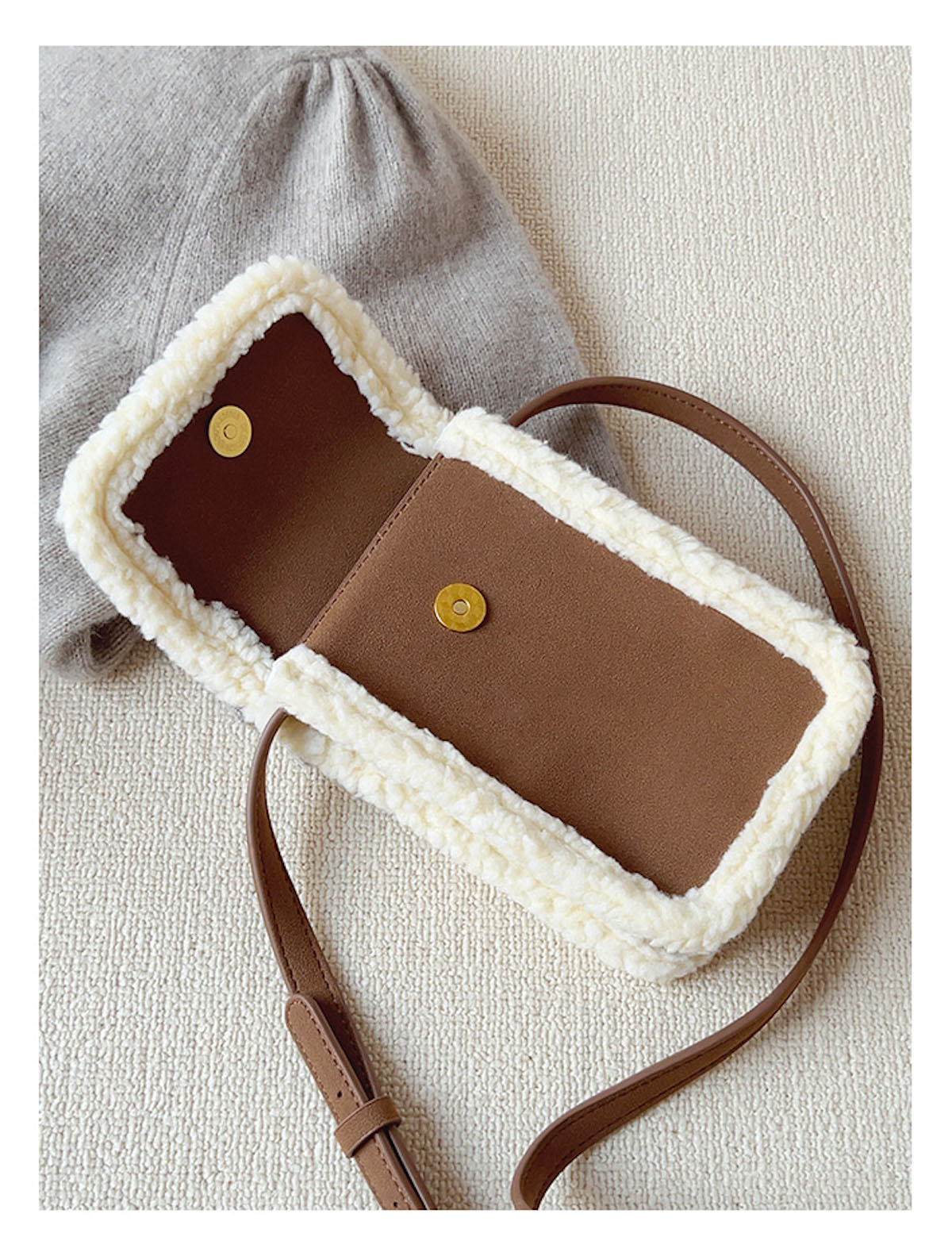 Women’s Faux Furry Crossbody Bag for Cozy Everyday Outfits