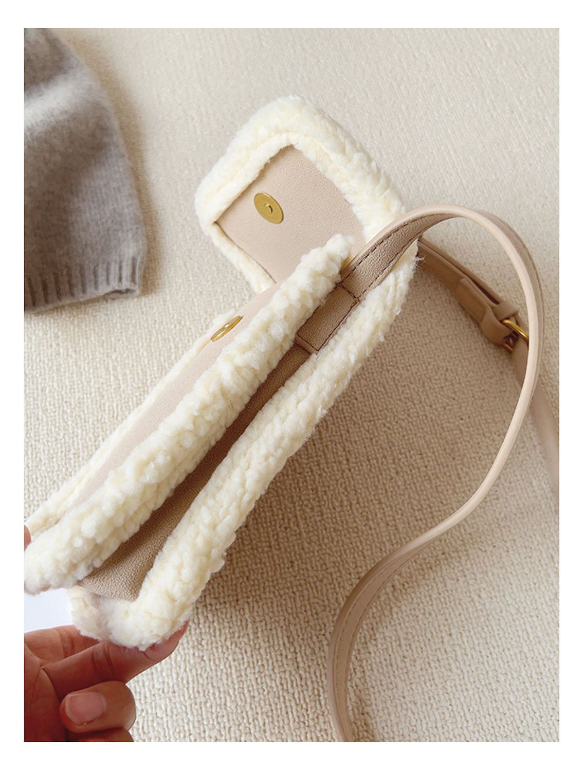Women’s Faux Furry Crossbody Bag for Cozy Everyday Outfits