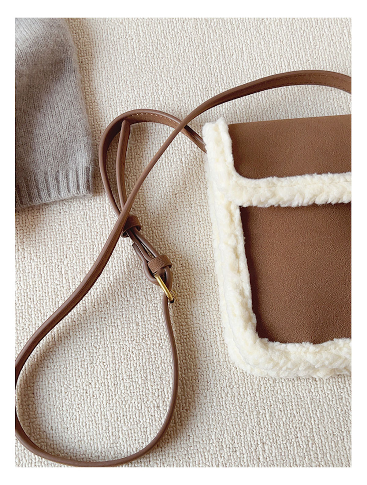 Women’s Faux Furry Crossbody Bag for Cozy Everyday Outfits