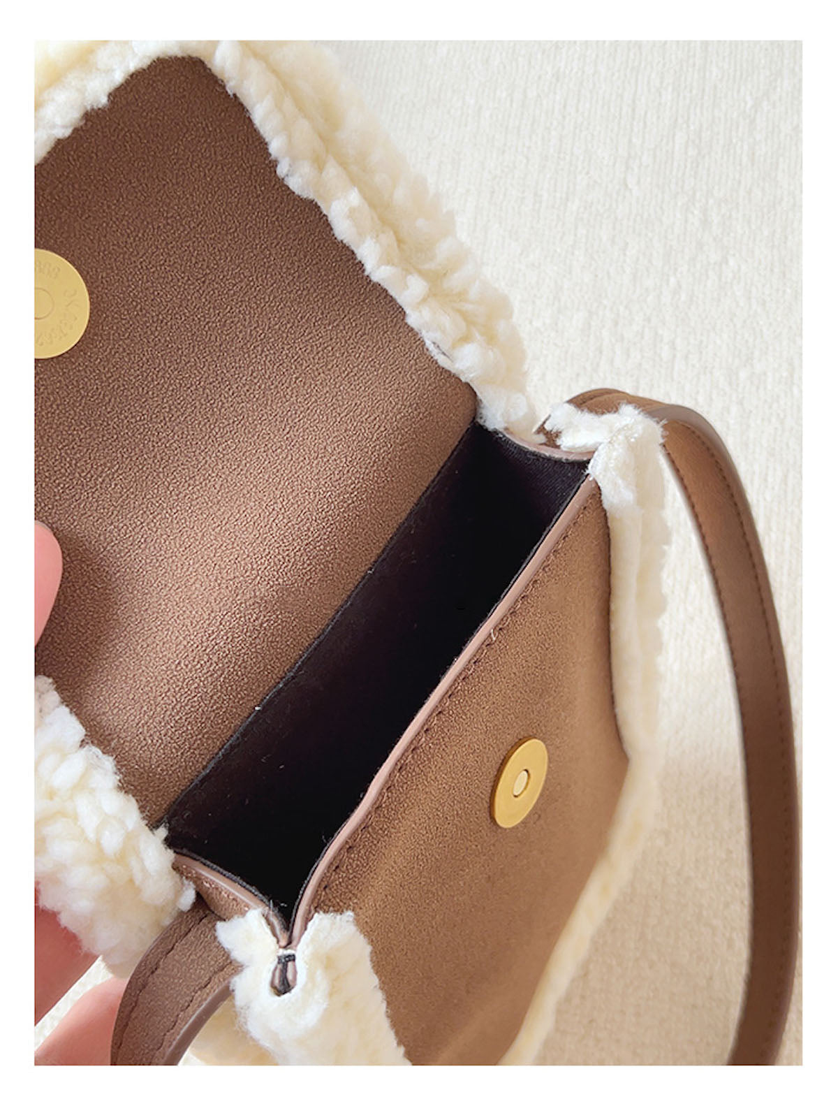 Women’s Faux Furry Crossbody Bag for Cozy Everyday Outfits