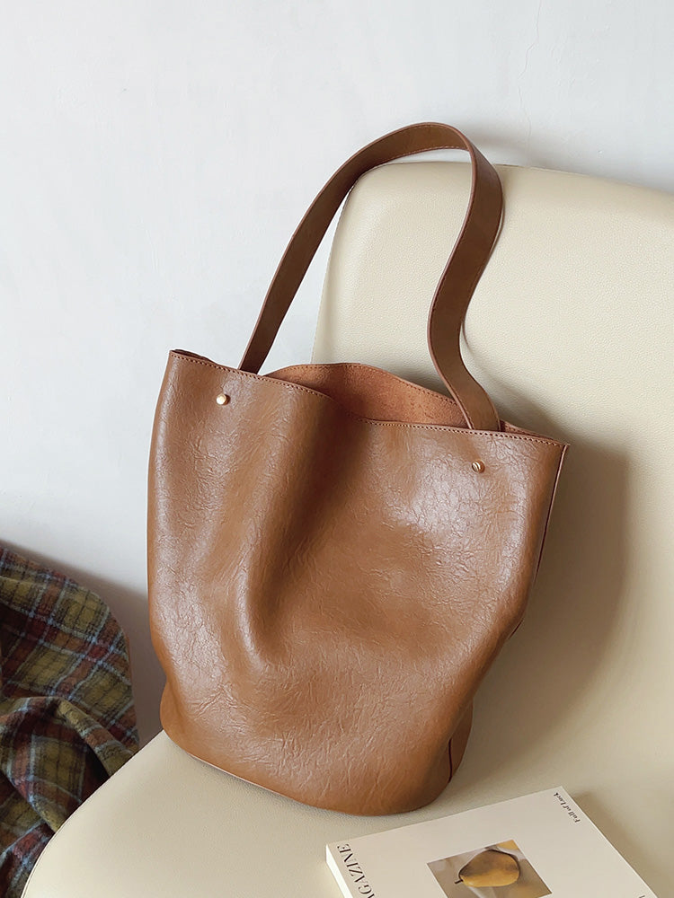 Women’s Chic Leather Bucket Bag for Everyday City Outfits