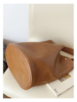 Women’s Chic Leather Bucket Bag for Everyday City Outfits