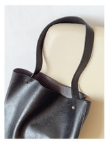 Women’s Chic Leather Bucket Bag for Everyday City Outfits
