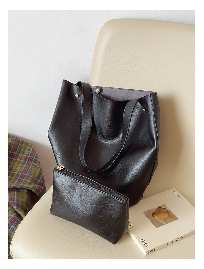 Women’s Chic Leather Bucket Bag for Everyday City Outfits