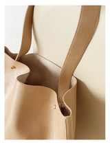 Women’s Chic Leather Bucket Bag for Everyday City Outfits