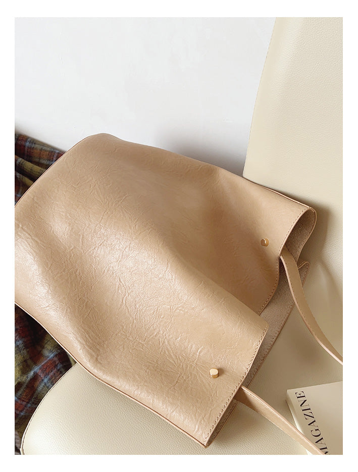 Women’s Chic Leather Bucket Bag for Everyday City Outfits