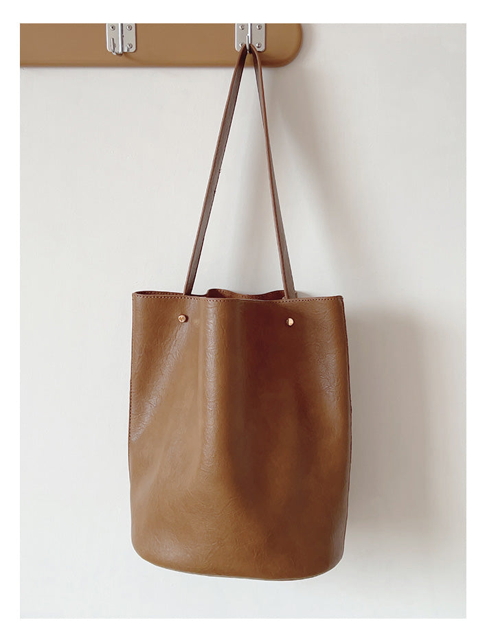 Elegante Damen-Beuteltasche aus Leder für urbane Alltags-Outfits