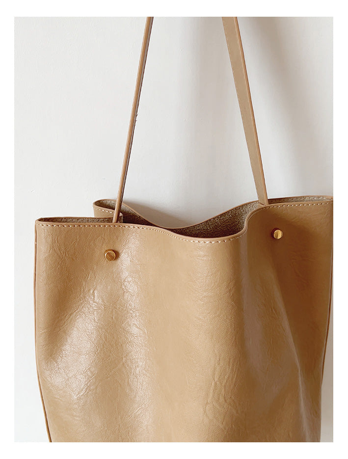 Women’s Chic Leather Bucket Bag for Everyday City Outfits