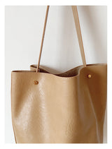 Women’s Chic Leather Bucket Bag for Everyday City Outfits