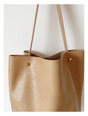 Women’s Chic Leather Bucket Bag for Everyday City Outfits