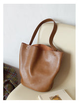 Women’s Chic Leather Bucket Bag for Everyday City Outfits