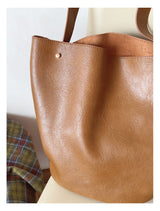 Women’s Chic Leather Bucket Bag for Everyday City Outfits