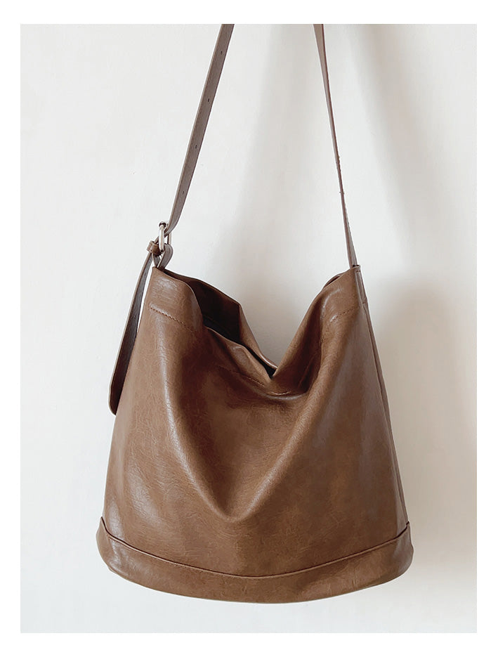 Women’s Retro Bucket Leather Bag for Everyday City Outfits