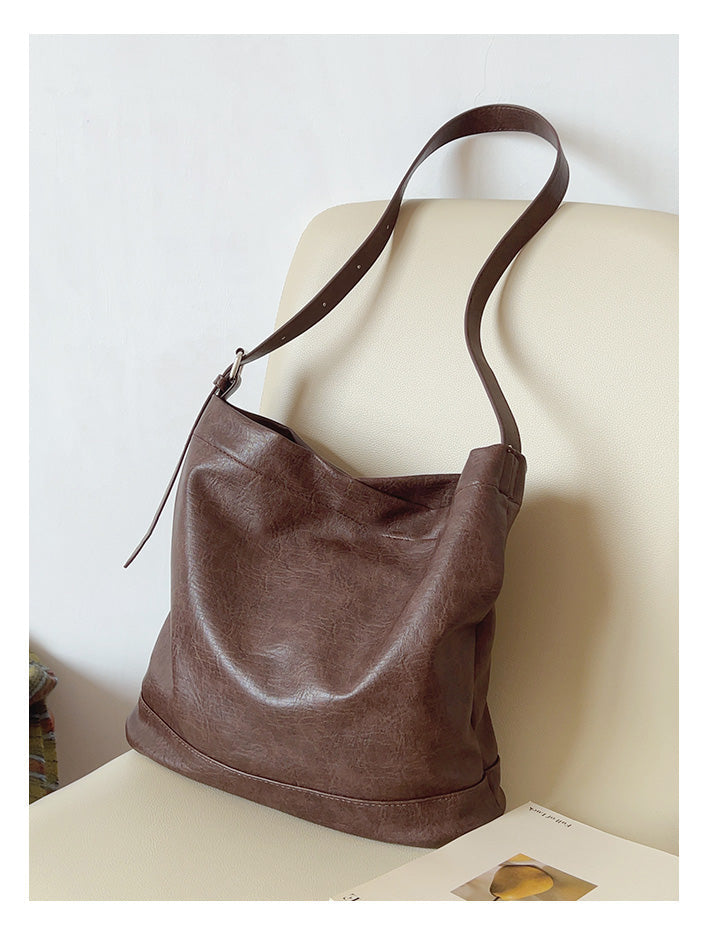Women’s Retro Bucket Leather Bag for Everyday City Outfits