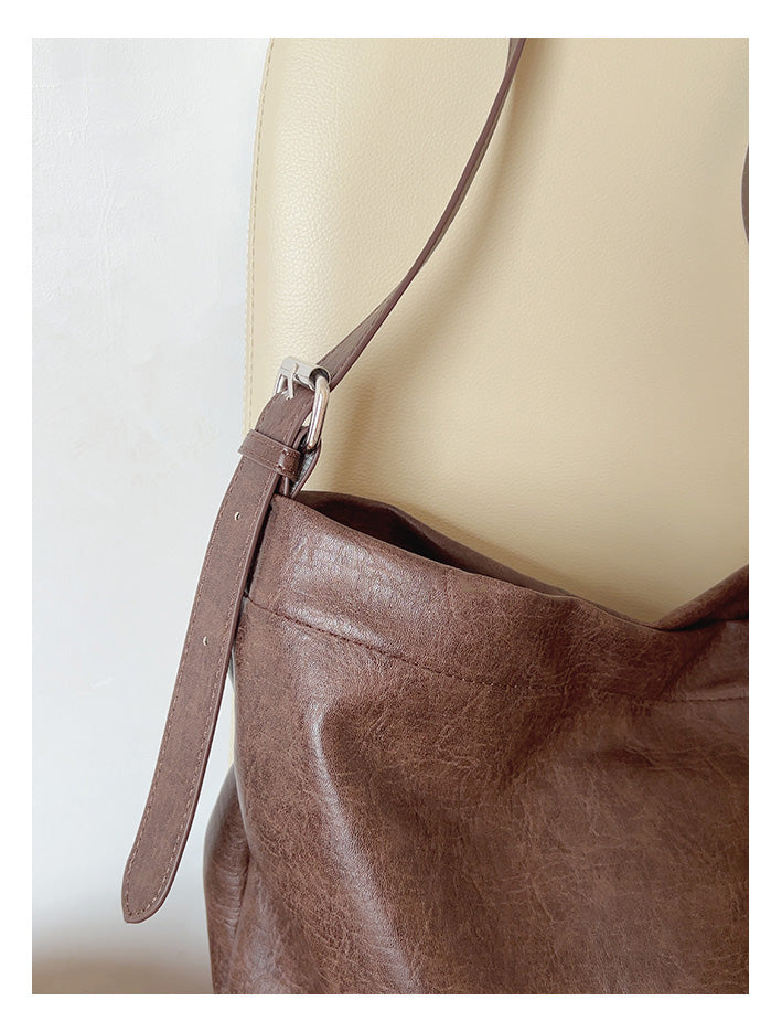 Women’s Retro Bucket Leather Bag for Everyday City Outfits