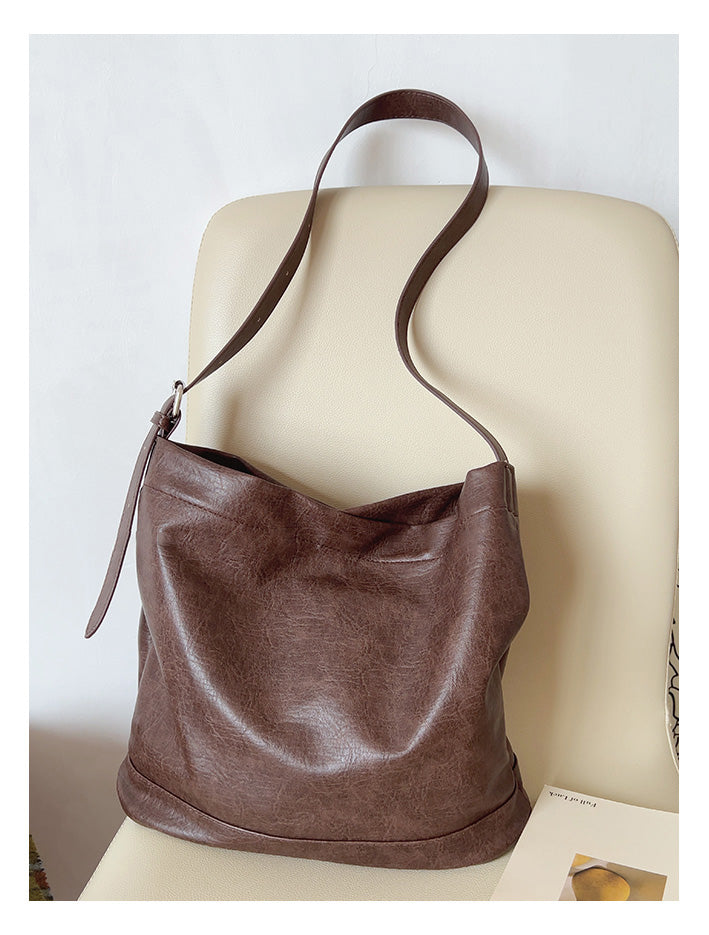 Women’s Retro Bucket Leather Bag for Everyday City Outfits