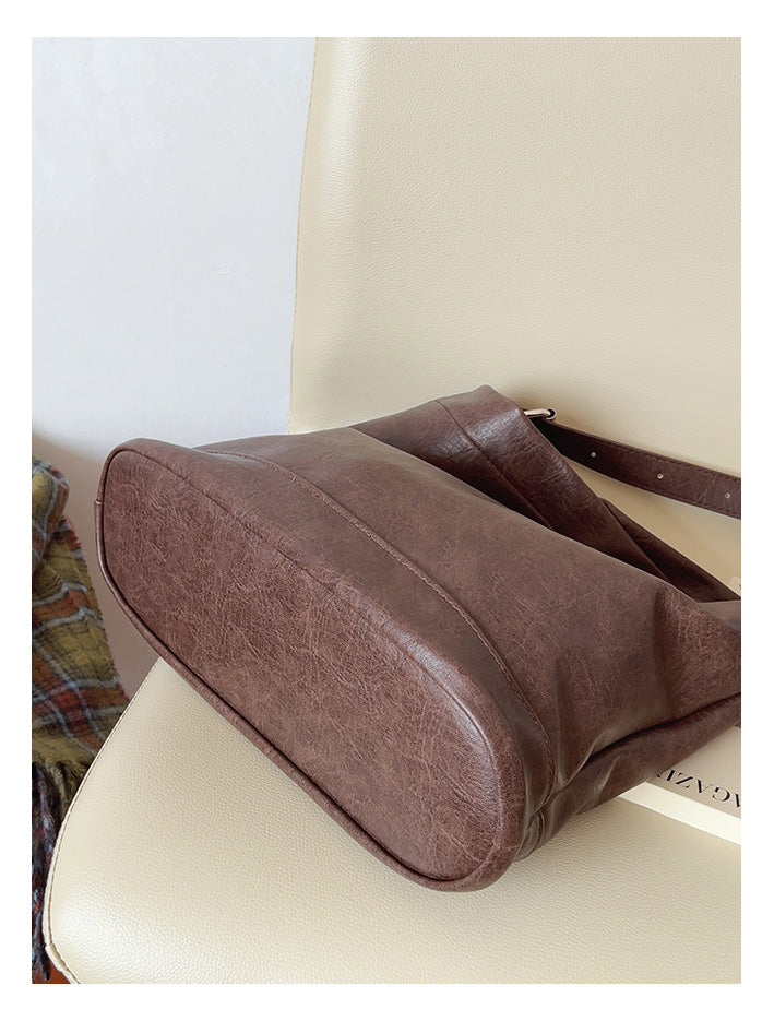 Women’s Retro Bucket Leather Bag for Everyday City Outfits