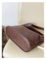 Women’s Retro Bucket Leather Bag for Everyday City Outfits