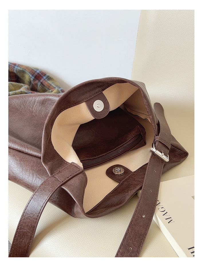 Women’s Retro Bucket Leather Bag for Everyday City Outfits