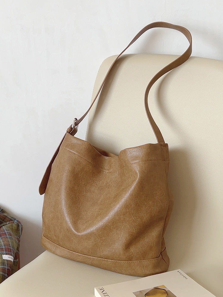 Women’s Retro Bucket Leather Bag for Everyday City Outfits