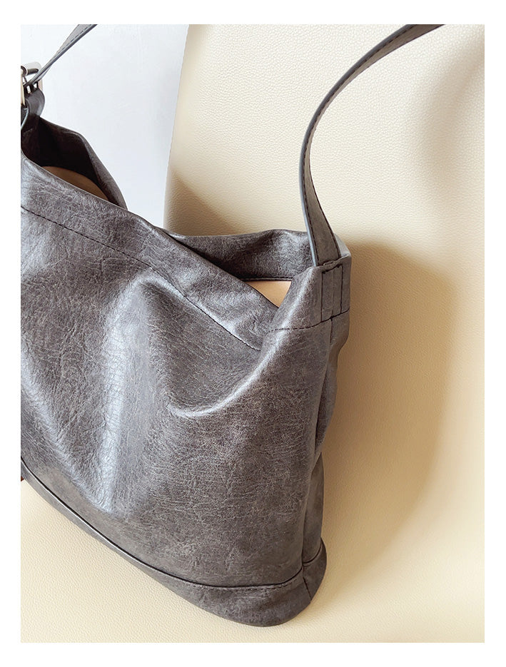 Women’s Retro Bucket Leather Bag for Everyday City Outfits
