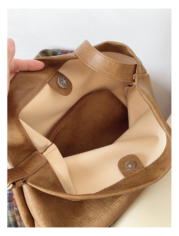 Women’s Retro Bucket Leather Bag for Everyday City Outfits