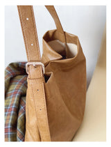 Women’s Retro Bucket Leather Bag for Everyday City Outfits