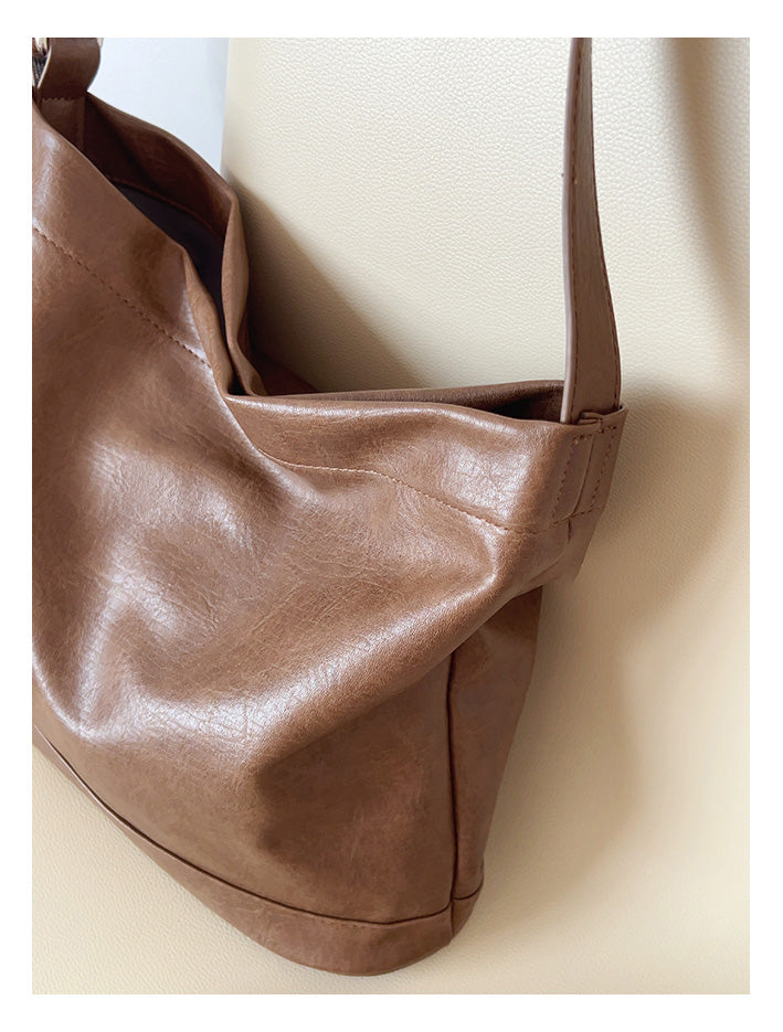 Women’s Retro Bucket Leather Bag for Everyday City Outfits