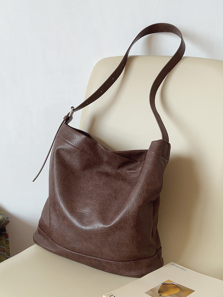 Women’s Retro Bucket Leather Bag for Everyday City Outfits