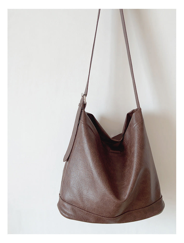 Women’s Retro Bucket Leather Bag for Everyday City Outfits