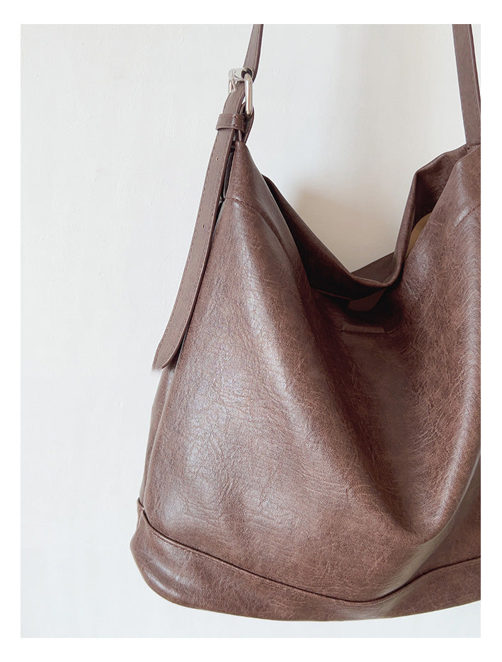 Women’s Retro Bucket Leather Bag for Everyday City Outfits