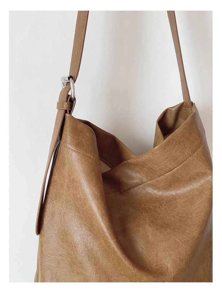 Women’s Retro Bucket Leather Bag for Everyday City Outfits