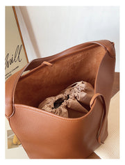 Women’s Chic Leather Bucket Bag Crossbody Bag for Everyday City Outfits