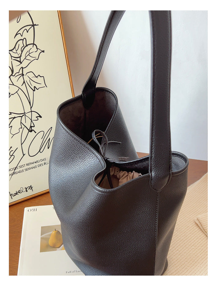 Women’s Chic Leather Bucket Bag Crossbody Bag for Everyday City Outfits