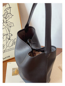 Schicke Damen-Leder-Eimertasche Umhängetasche für alltägliche City-Outfits