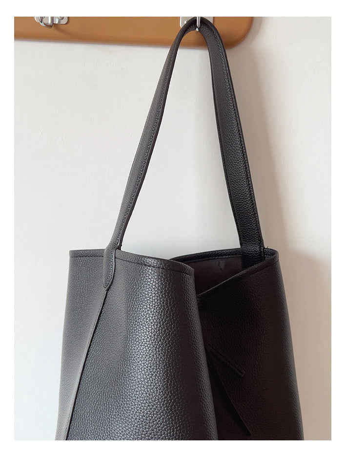 Women’s Chic Leather Bucket Bag Crossbody Bag for Everyday City Outfits