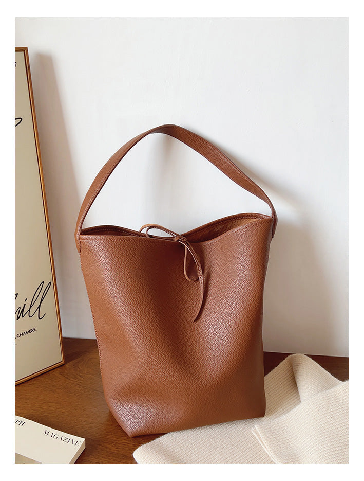 Women’s Chic Leather Bucket Bag Crossbody Bag for Everyday City Outfits