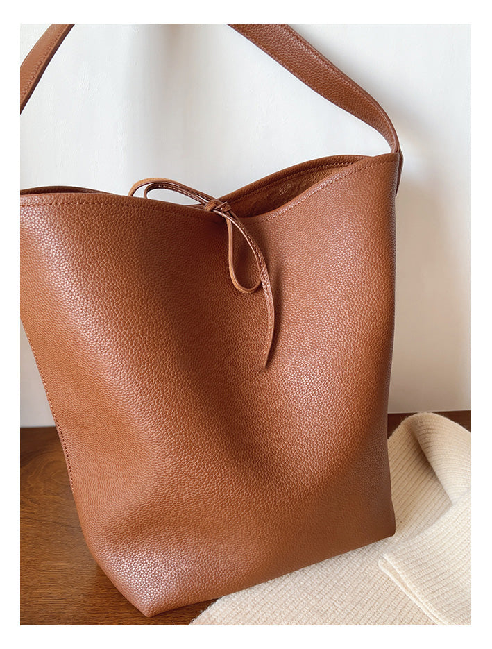 Women’s Chic Leather Bucket Bag Crossbody Bag for Everyday City Outfits