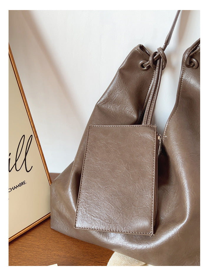 Women’s Simple Leather Tote Bag for Everyday City Outfits