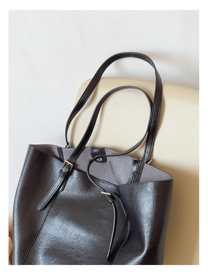 Women’s Simple Leather Tote Bag for Everyday City Outfits