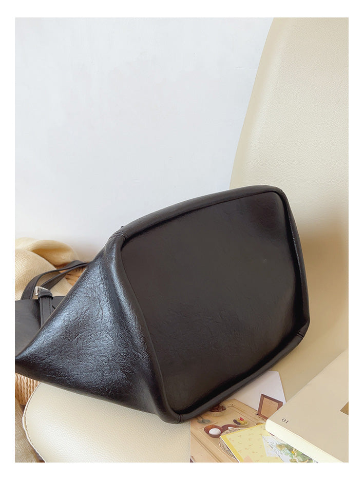 Women’s Simple Leather Tote Bag for Everyday City Outfits