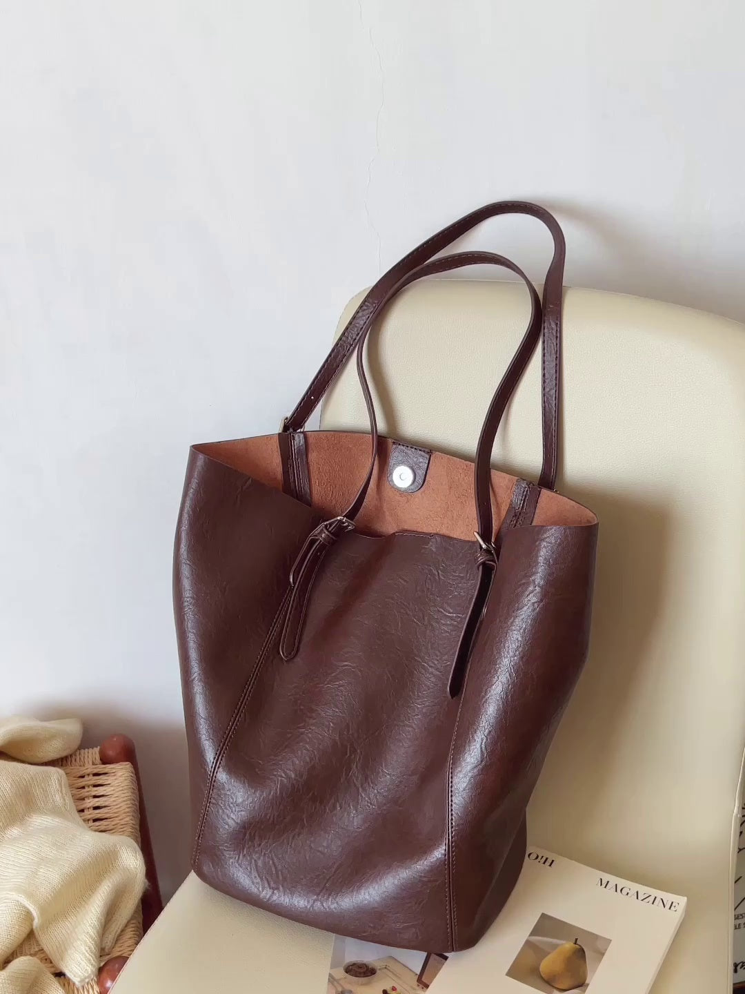 Women’s Simple Leather Tote Bag for Everyday City Outfits