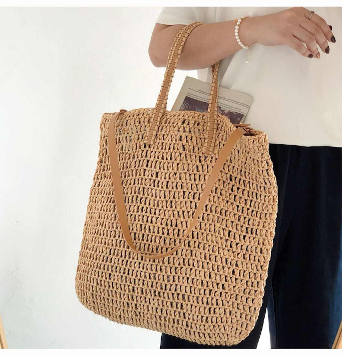 Women’s Minimalistic Straw Woven Tote Bag for Beach, Vacation & Summer Outfits