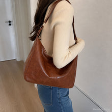Grand sac hobo souple en cuir vegan, cabas à épaule zippé pour femme