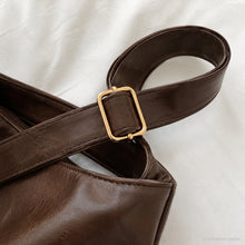 Grand sac hobo souple en cuir vegan, cabas à épaule zippé pour femme