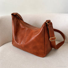 Grand sac hobo souple en cuir vegan, cabas à épaule zippé pour femme