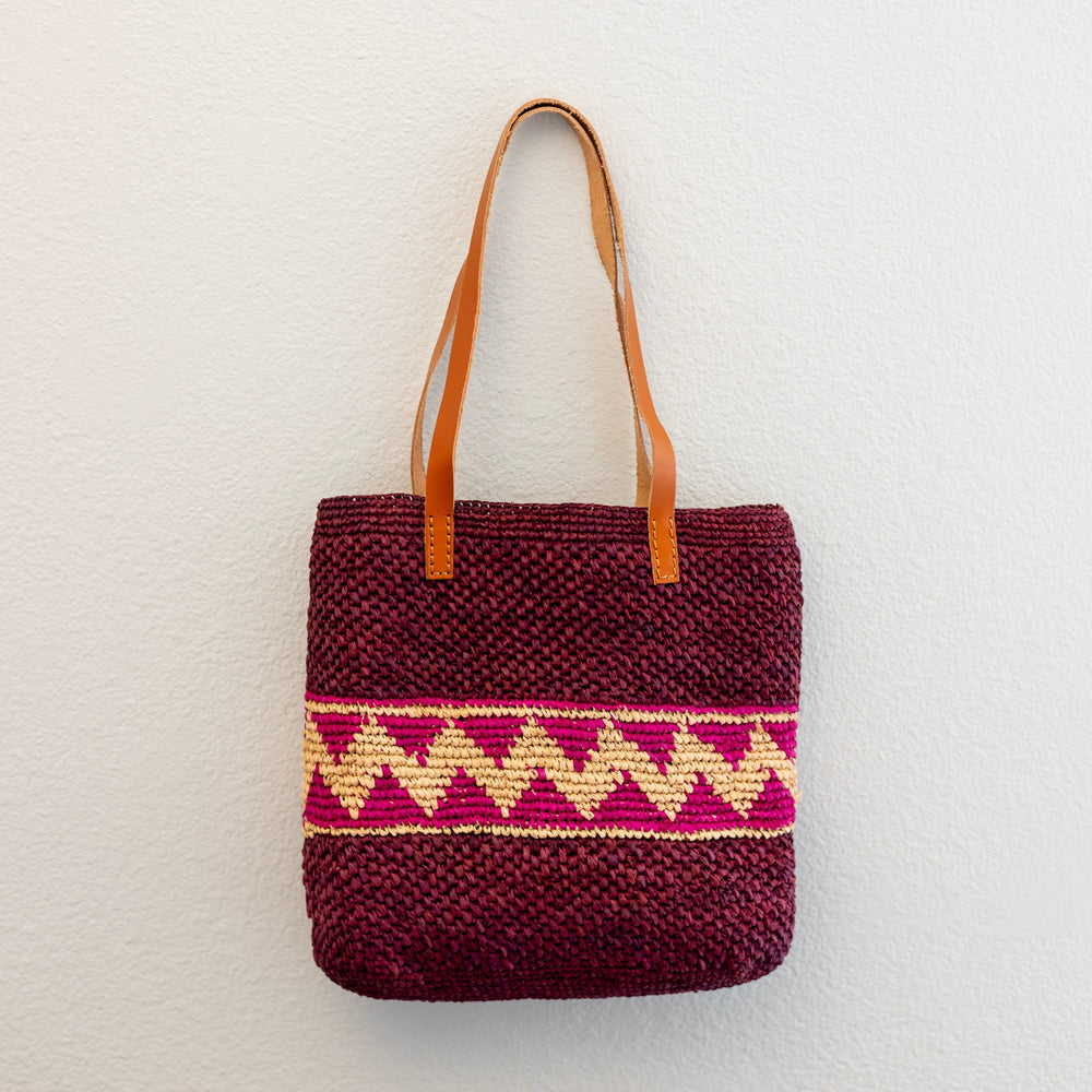 Damen Raffia-Tote in Magenta mit Echtlederriemen für Strand, Urlaub & Sommer-Outfits
