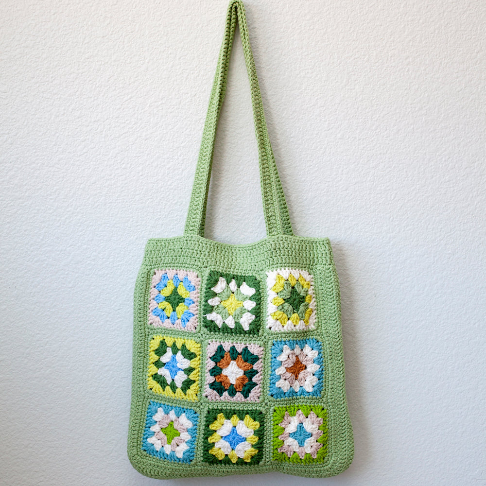 Handgemachte Damen-Häkel-Umhängetasche mit Granny-Square-Patch für Boho-Alltagsstil & Geschenke