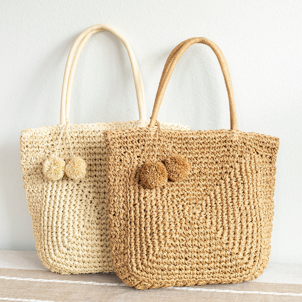 Geflochtene Damen-Basttasche mit Bommel für Strand, Urlaub & Sommer-Outfits
