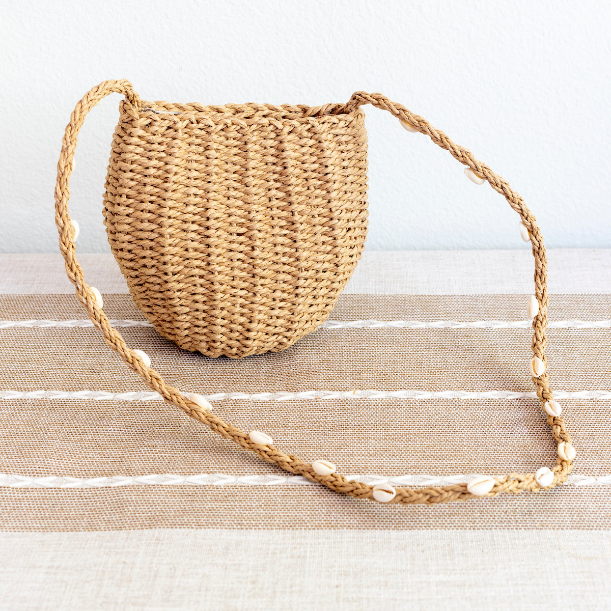 Women’s Straw Shoulder Bag with Sea Shells Strap for Beach, Vacation & Summer Outfits